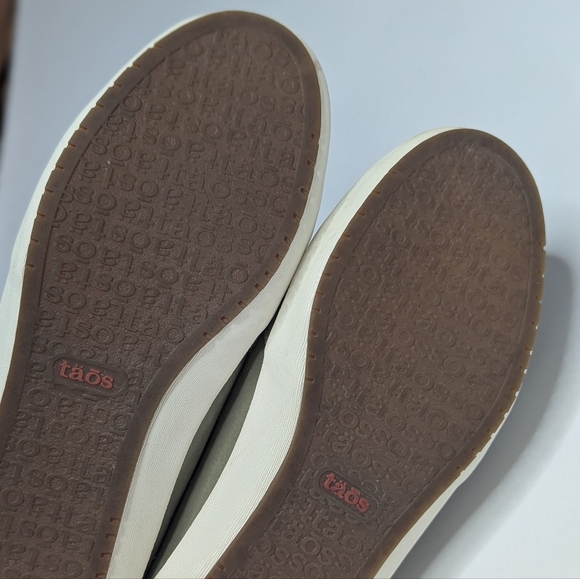 TAOS Shooting Star Sporty Canvas Everyday Sneaker in Sage Sz 10 - Picture 12 of 13